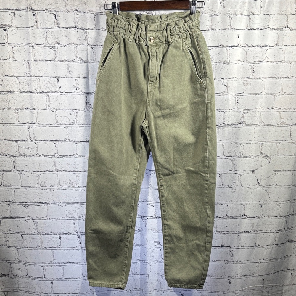 Zara Women's Olive Green High-Waisted Chinos